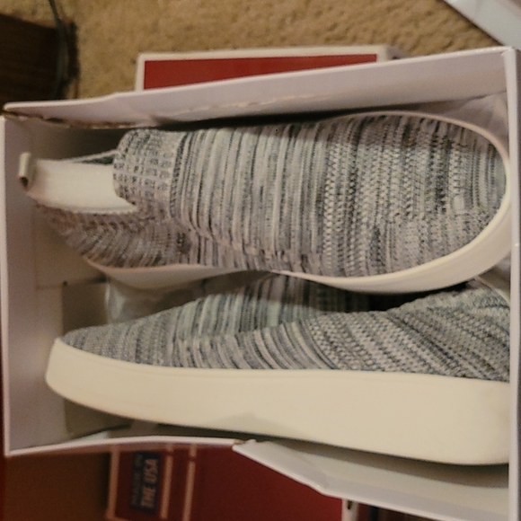 Steve Madden SIZE 10 Grey/White Beale Slip on Sneakers - Picture 8 of 8